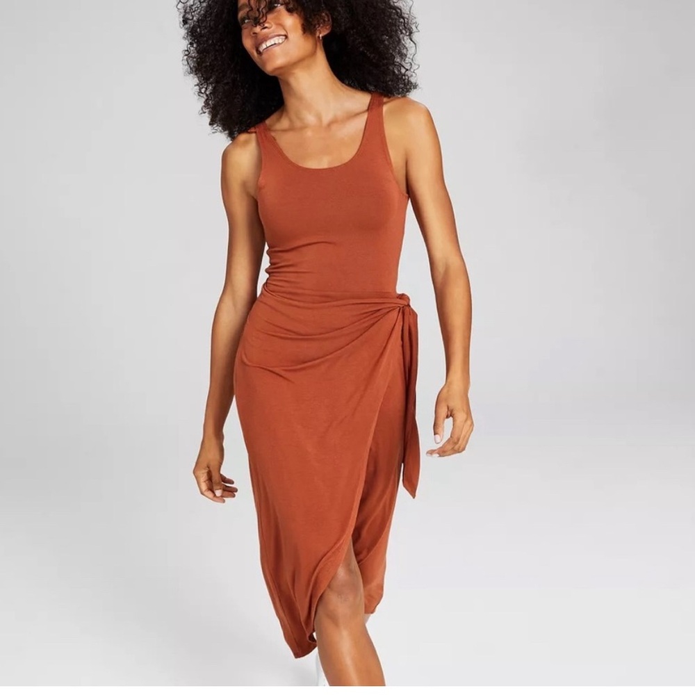 Contouring Express Wrap Dress in Terracotta color.Size S. Never worn